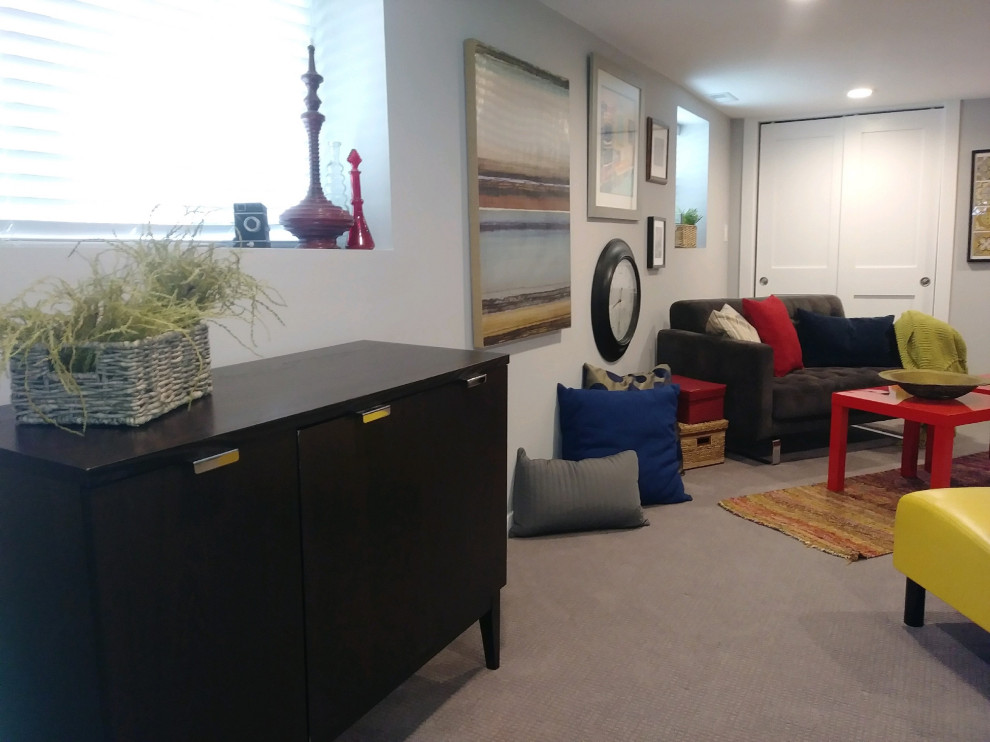 Example of a transitional basement design in Chicago