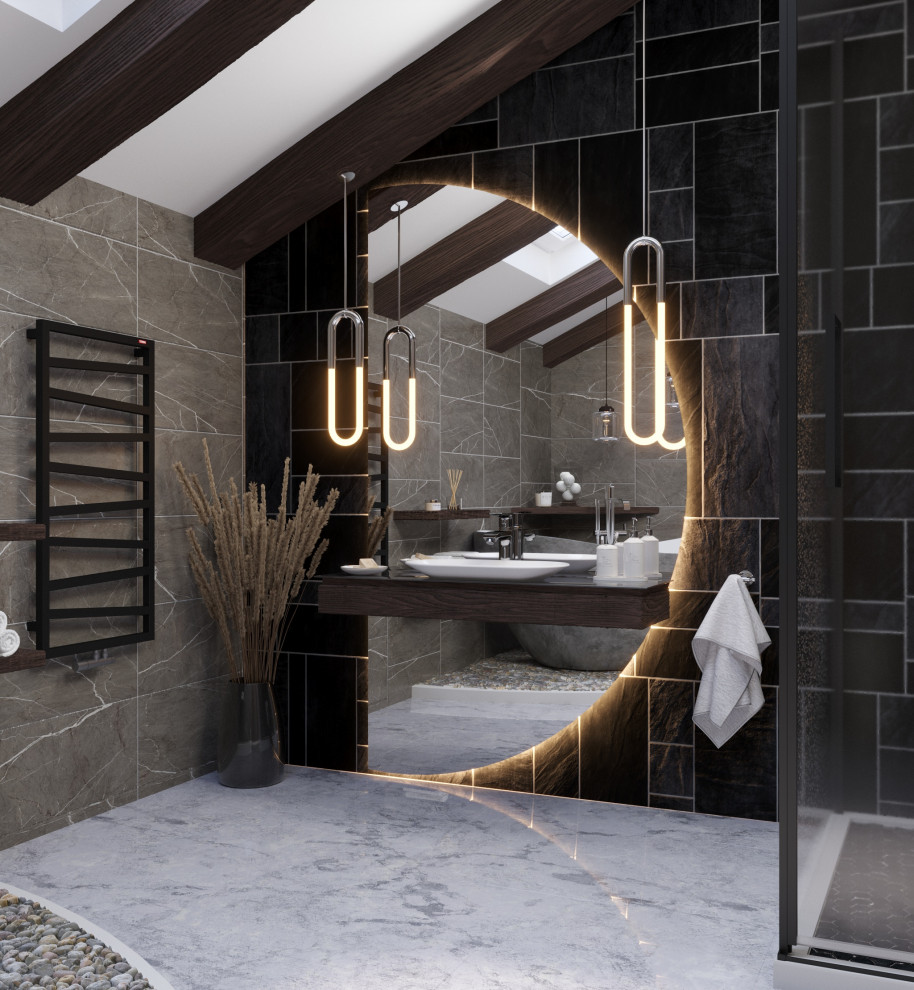 Foto på ett mellanstort funkis badrum, med ett hörnbadkar, en hörndusch, en vägghängd toalettstol, brun kakel, keramikplattor, bruna väggar, marmorgolv, ett avlångt handfat, grått golv och dusch med skjutdörr