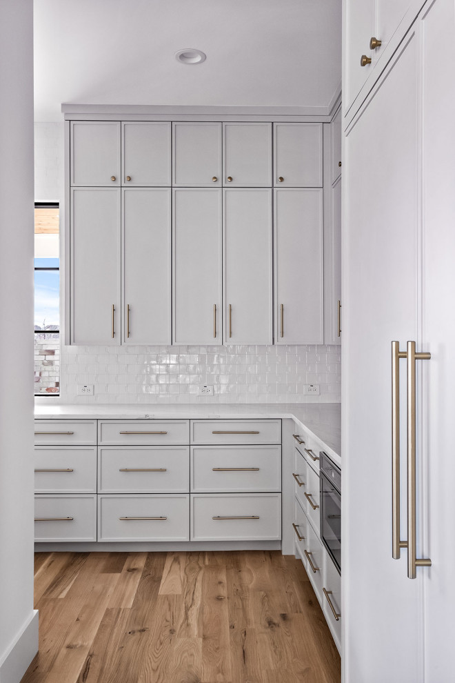 Transitional kitchen photo in Dallas