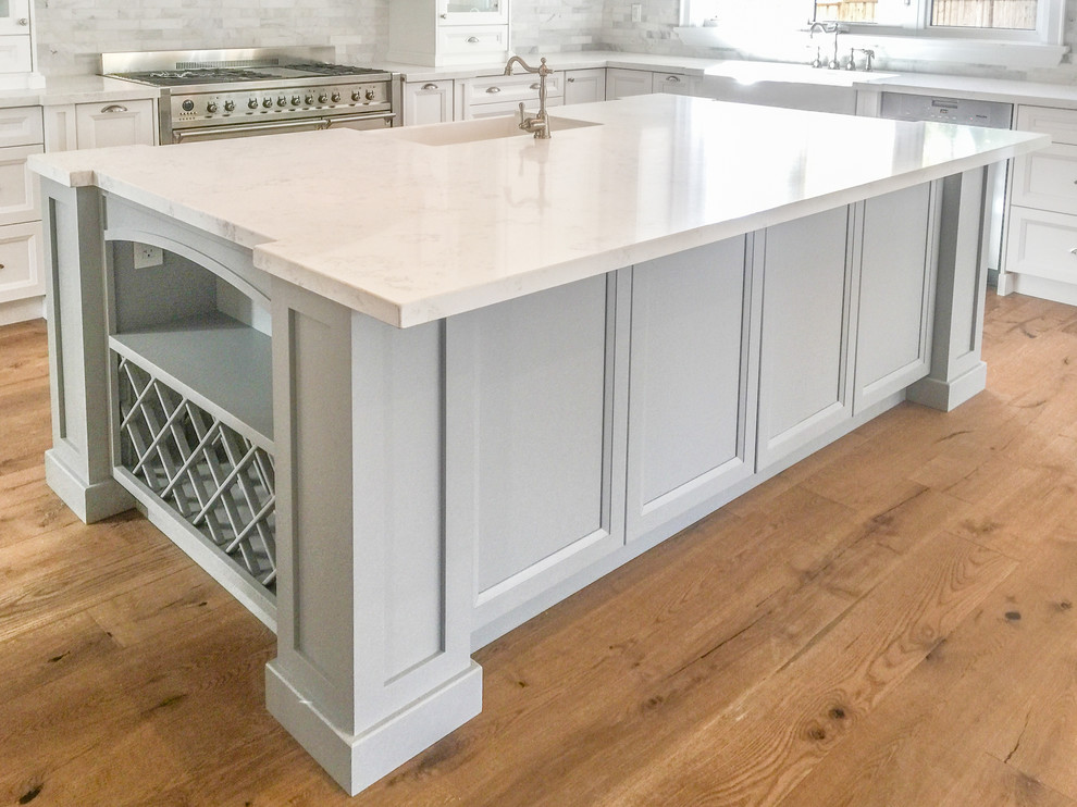 Inspiration for a transitional kitchen remodel in Toronto