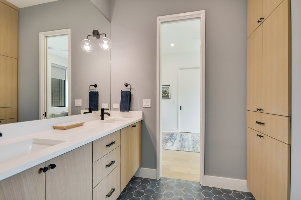 Mid-sized 1960s kids' porcelain tile, blue floor and double-sink bathroom photo in Austin with flat-panel cabinets, light wood cabinets, gray walls, an undermount sink, quartz countertops, white countertops and a floating vanity