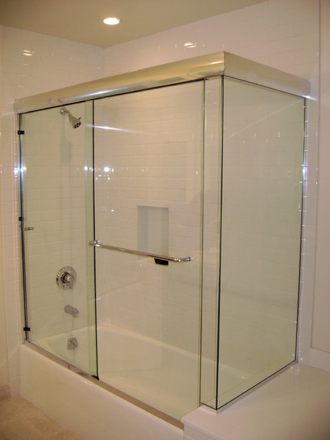 Frameless sliding doors on a tub - Modern - Bathroom - Los ...
