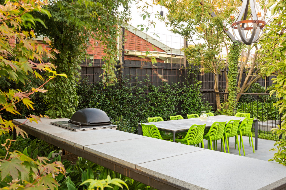 Photo of a contemporary garden in Melbourne.