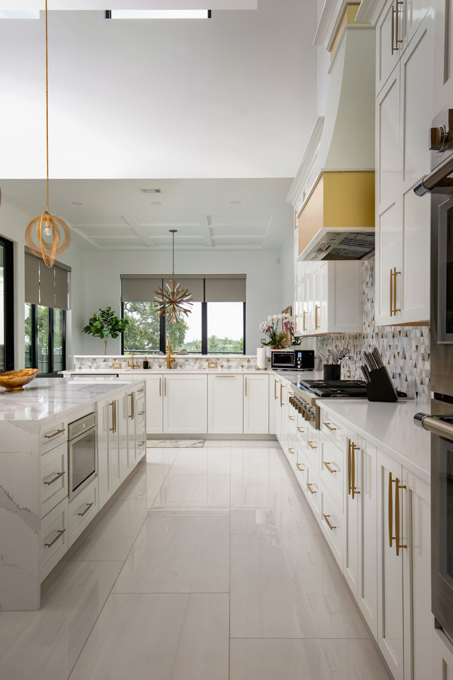 Transitional home design photo in Austin
