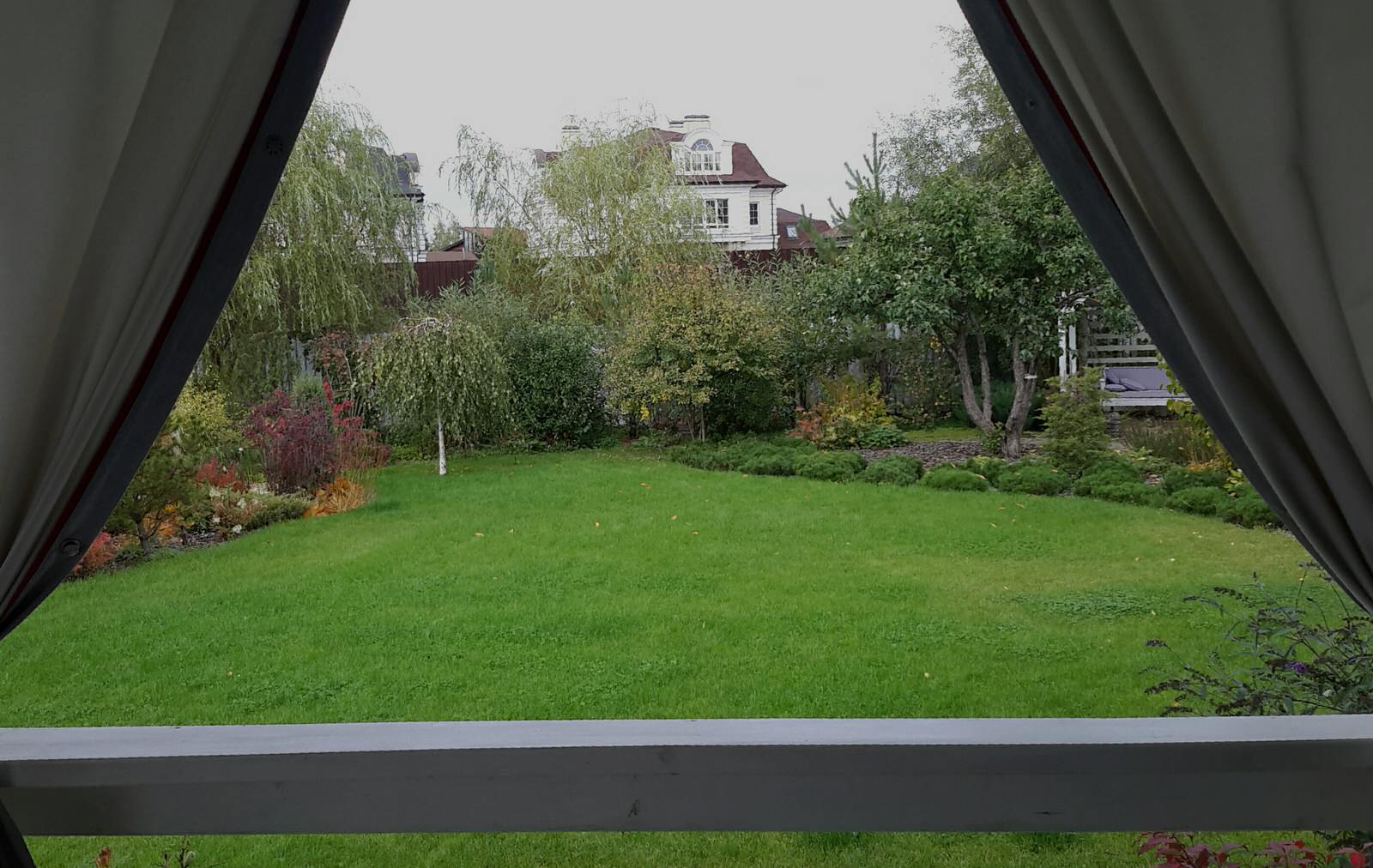 Сад на краю деревни.