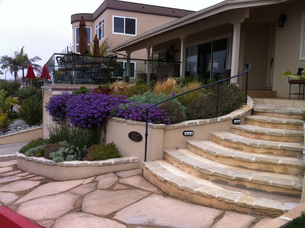Design ideas for a contemporary garden in Orange County.