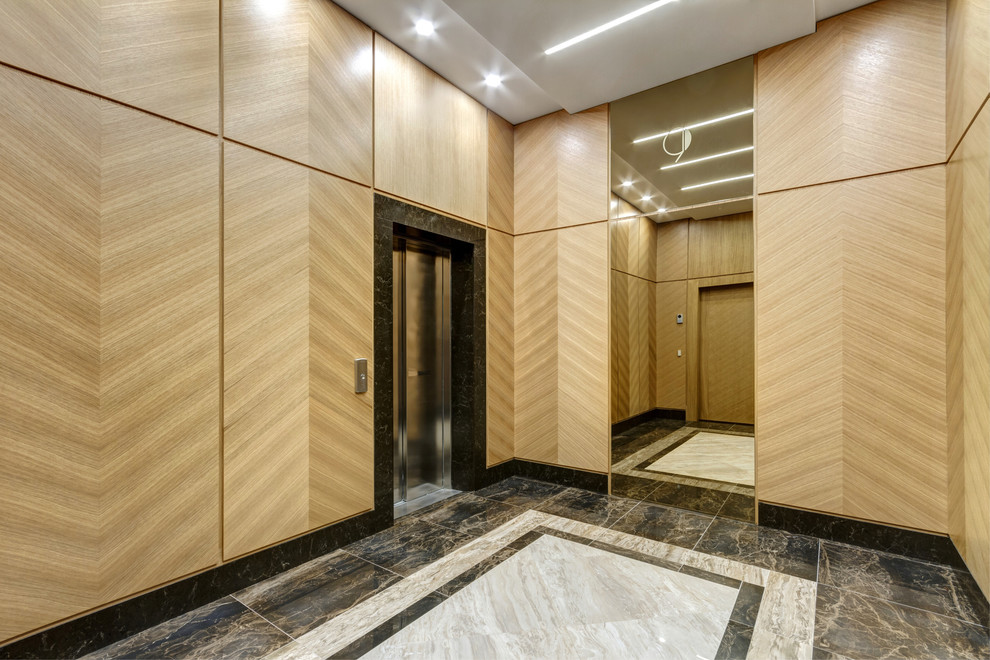 Холл в жилом доме в Москве