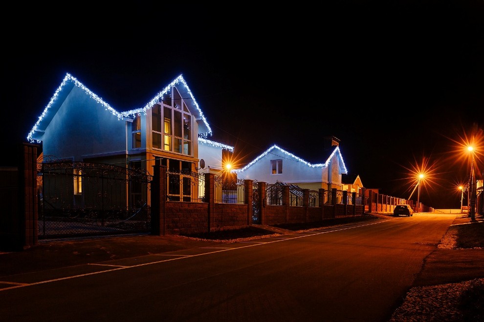 Новогоднее украшение сада и коттеджа