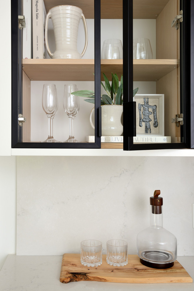 Transitional kitchen photo in Toronto