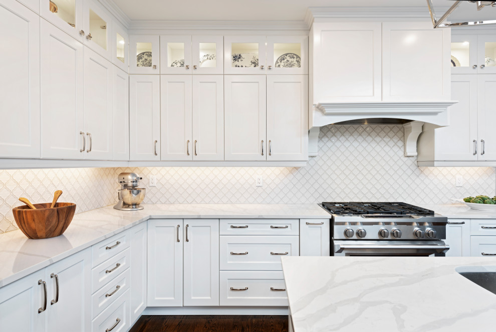 Example of a transitional kitchen design in Ottawa