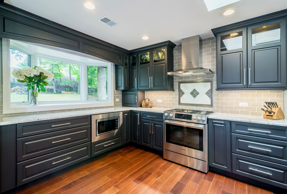Example of a transitional kitchen design in Chicago