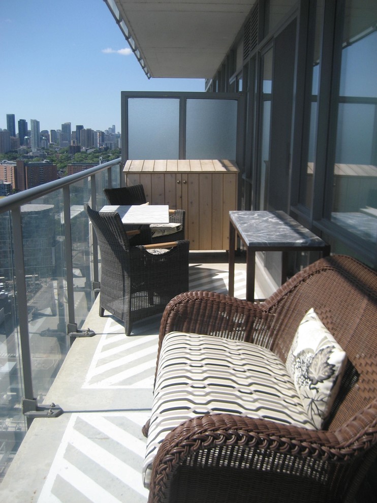Design ideas for a large contemporary deck in Toronto with a roof extension.