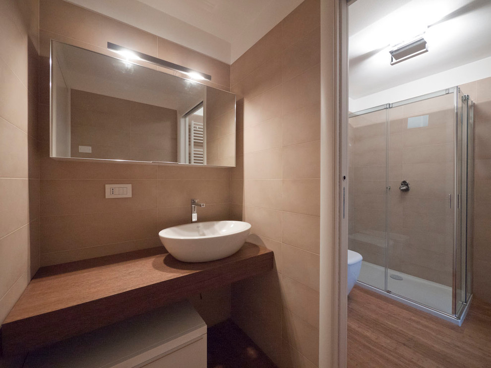 Photo of a modern bathroom in Milan.