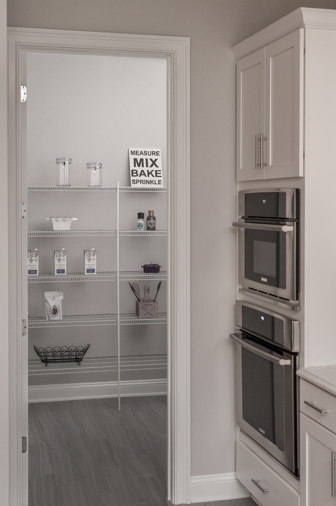 Example of a transitional home design design in Jacksonville