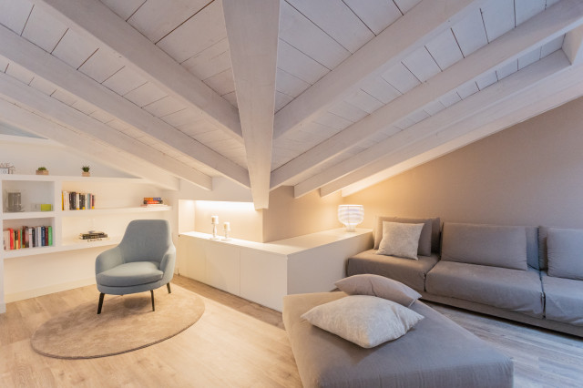 Sottotetto total white - 100mq contemporary-vardagsrum