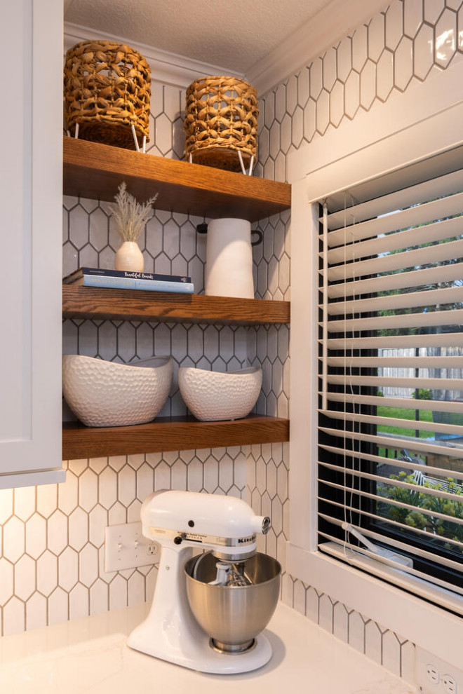 Kitchen - kitchen idea in Minneapolis