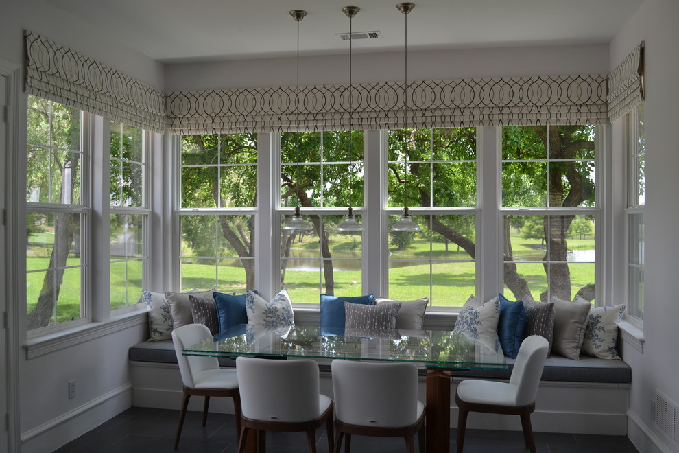Example of a transitional home design design in Dallas