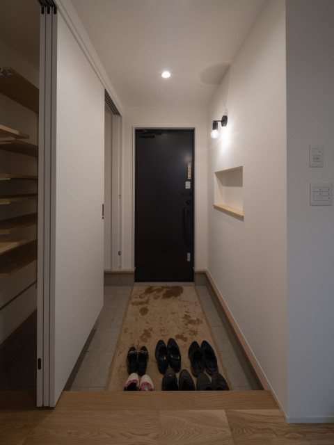 回遊性にこだわった、家族みんなが暮らしやすい平屋 eingang