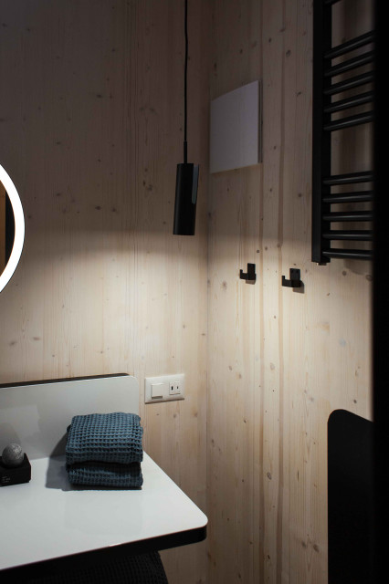Cabin Black modern-bathroom