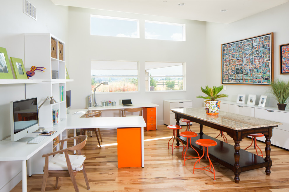 Home design - mid-sized contemporary home design idea in Denver