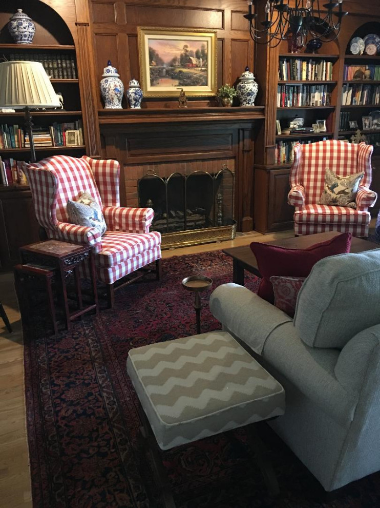 Traditional Farmhouse Family Room