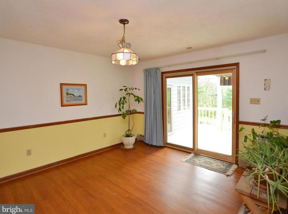 Two tone walls with honey oak trim? Help.