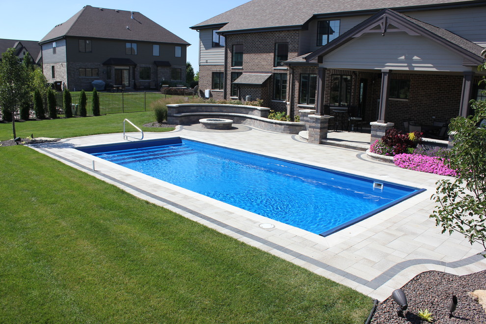 This is an example of a modern pool in Chicago.