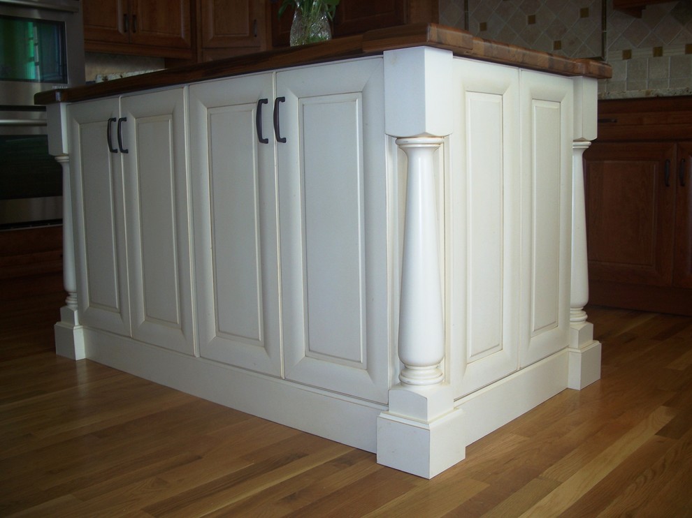 Traditional Cherry with Off White accent