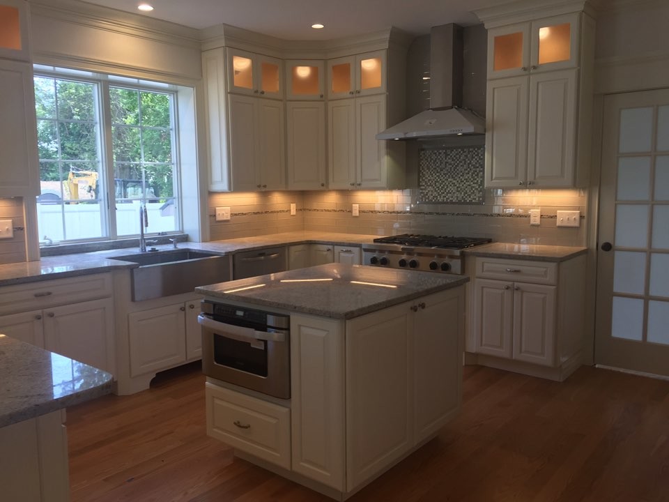 Kitchen - transitional kitchen idea in Boston