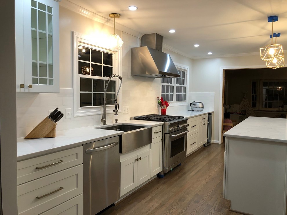 Kitchen - transitional kitchen idea