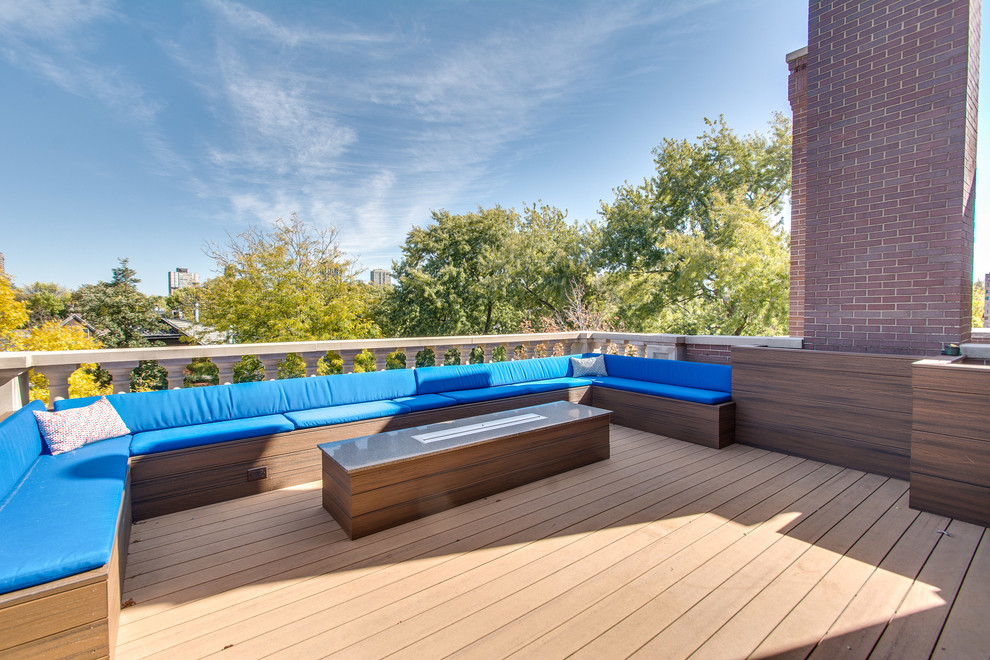Inspiration for a large contemporary rooftop deck in Chicago with no cover.