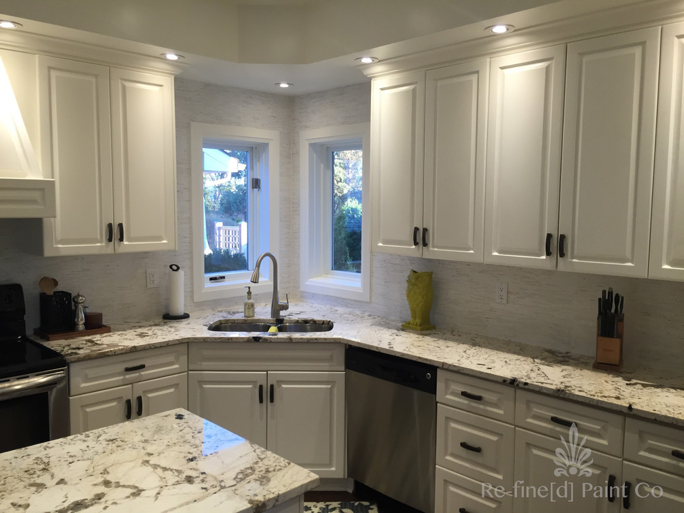 Example of a transitional kitchen design in Toronto