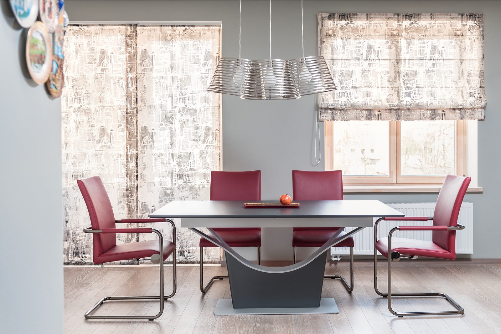 Яркий серый