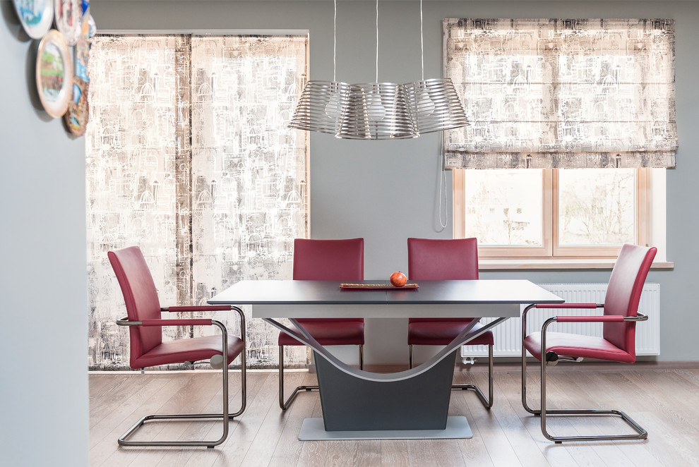 Яркий серый