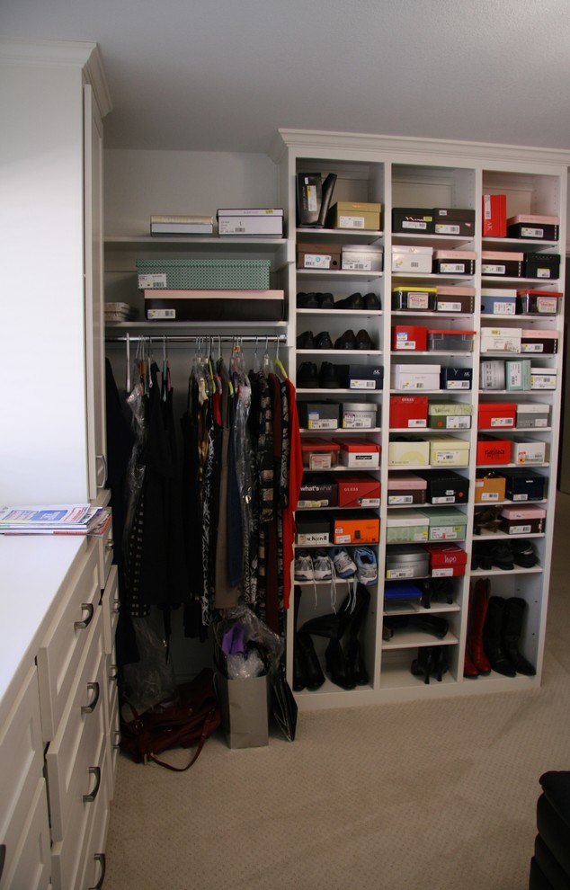 Inspiration for a modern storage and wardrobe in Dallas.