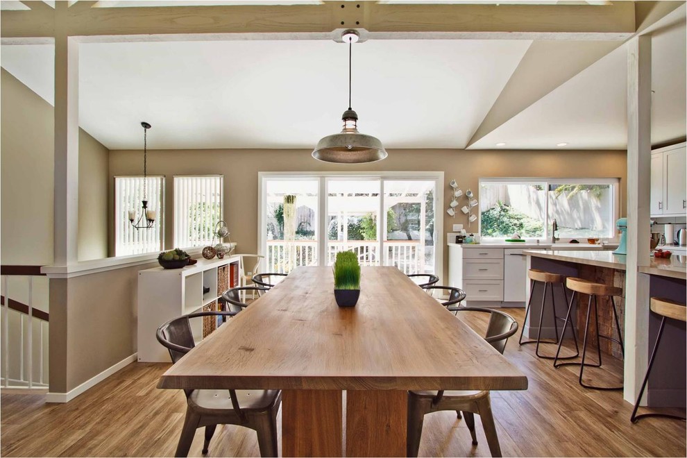 Contemporary eat-in kitchen in San Diego with shaker cabinets and white cabinets.