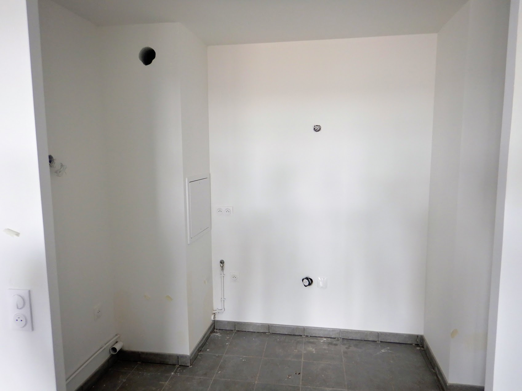 CUISINE: installation d'une cuisine en appartement neuf 7m2