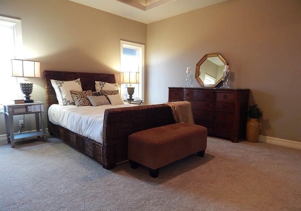Bedroom - rustic bedroom idea in Omaha