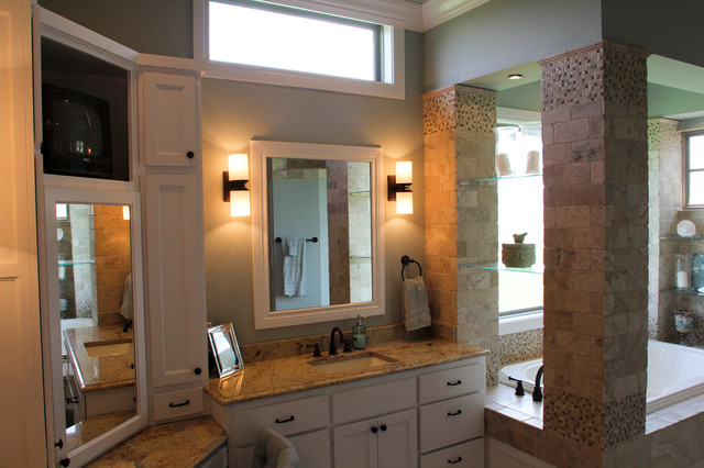 Stonebriar  Traditional  Bathroom  Little Rock  by Homes of Distinction, Inc.