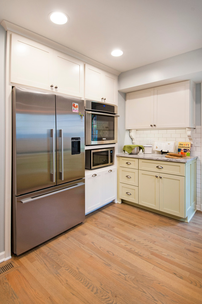 Transitional kitchen photo in Columbus