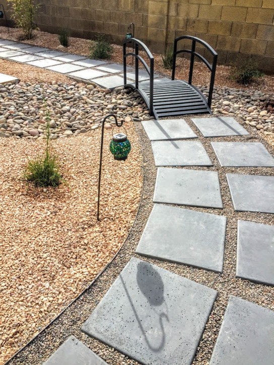 Photo of a small asian backyard full sun xeriscape for spring in Phoenix with a garden path and gravel.