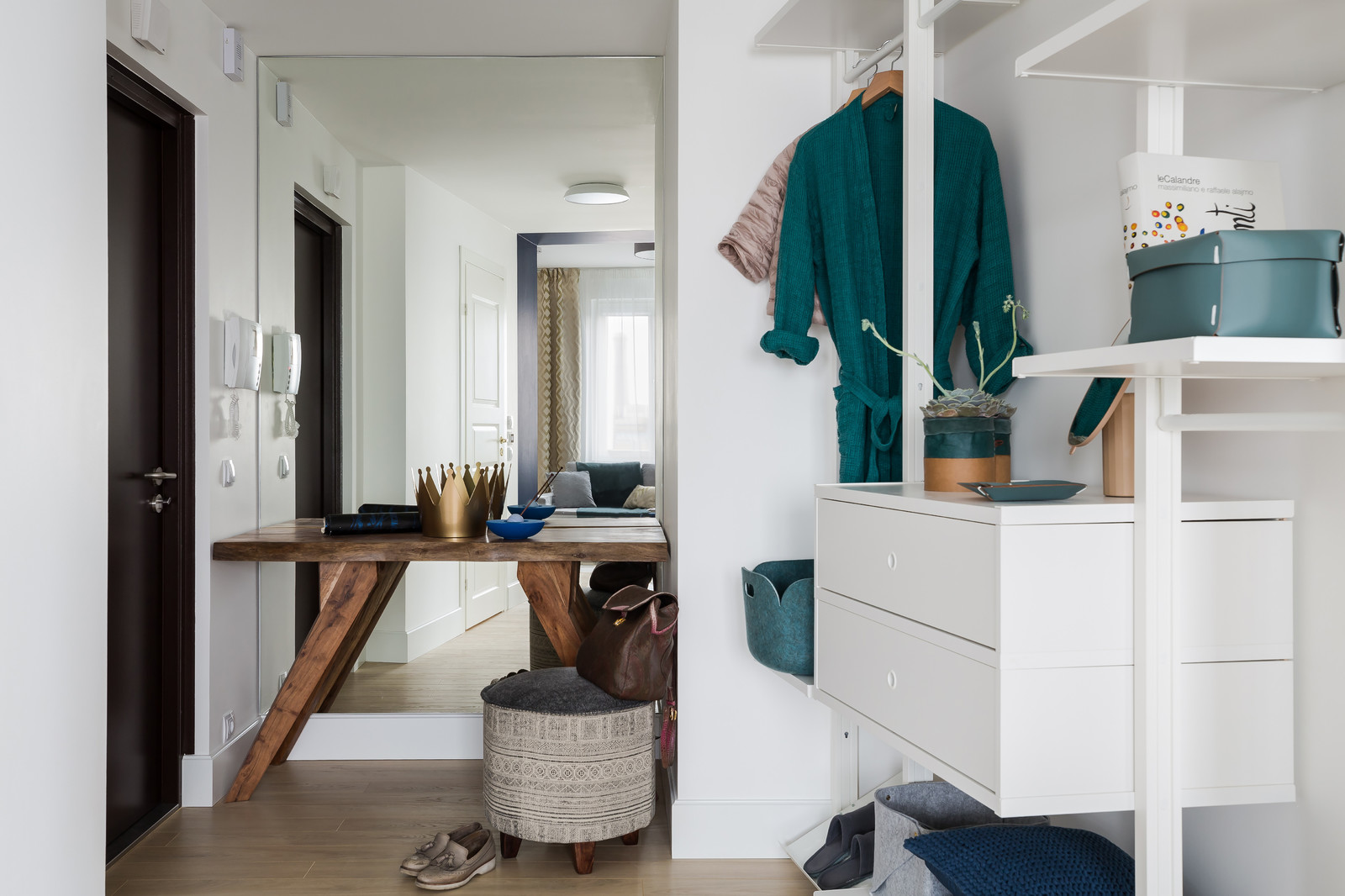 Квартира в современном стиле с яркими акцентами