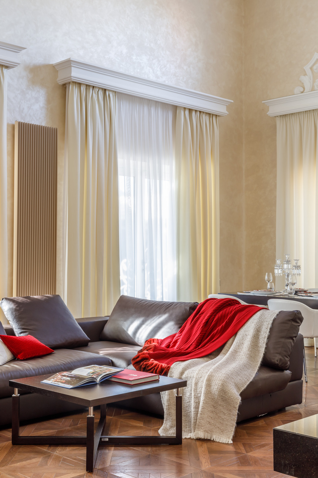 Дом с круглым окном