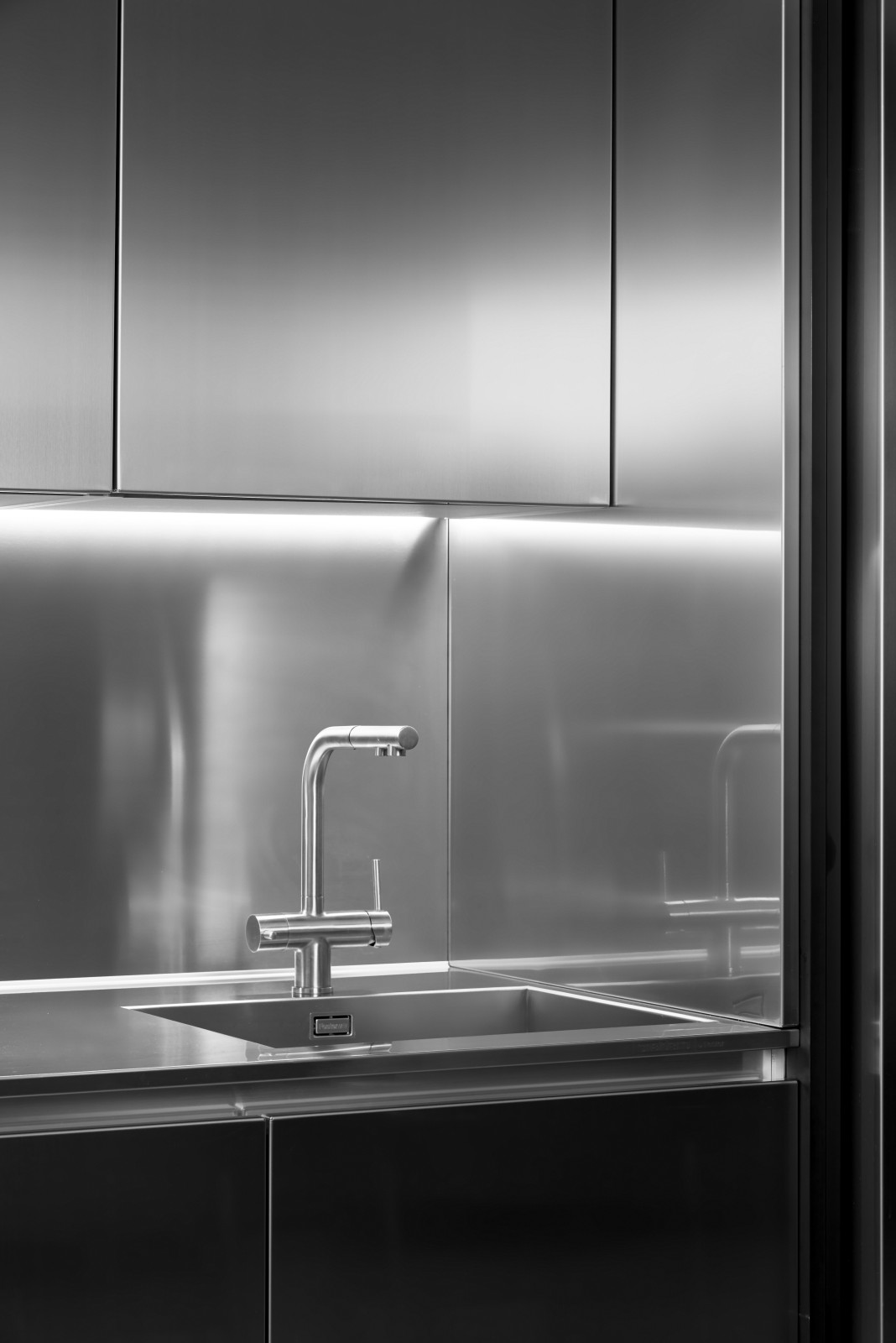 Кухня в металле