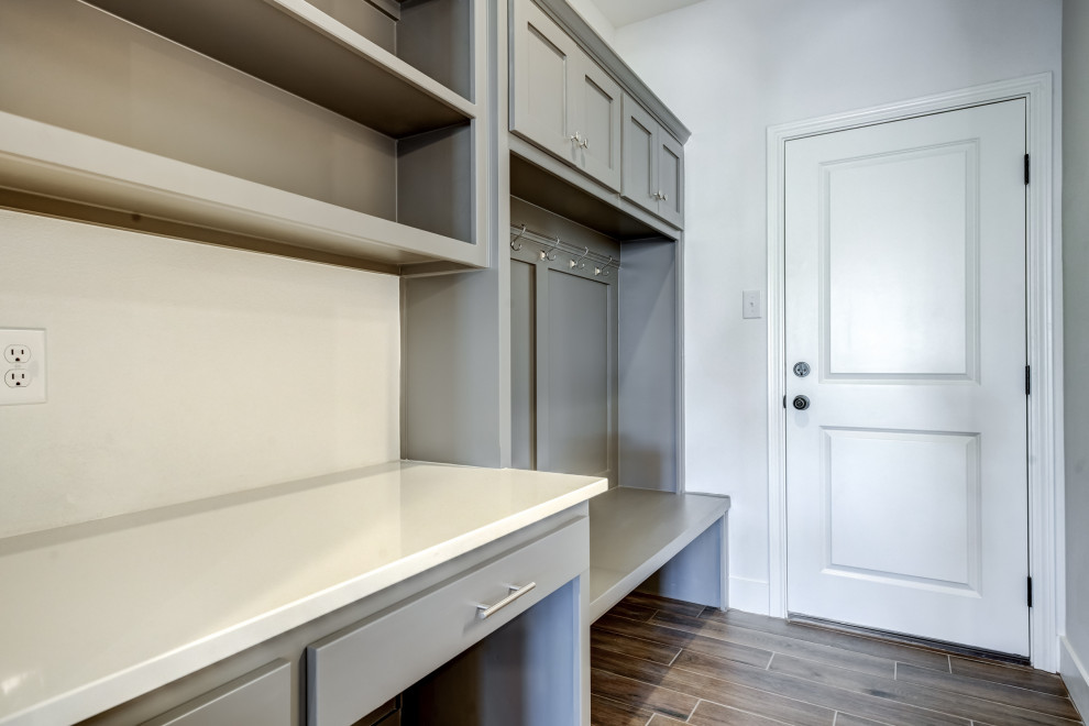 Transitional entryway photo in Austin