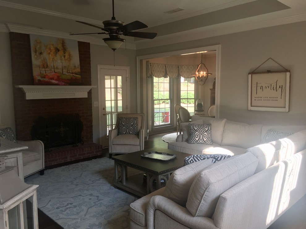 Transitional home design photo in Atlanta