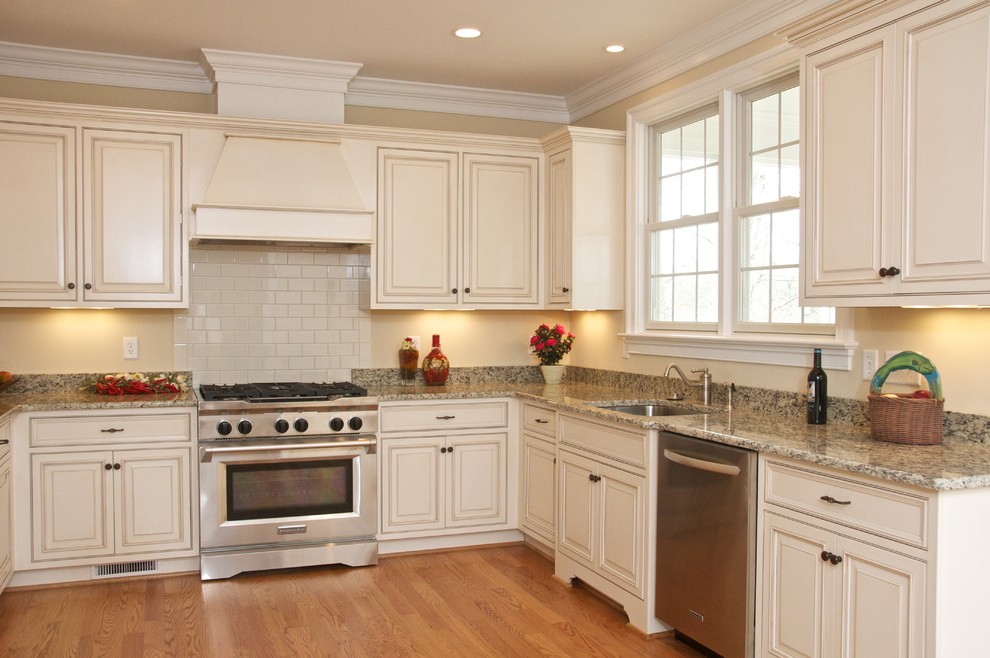 Williamsburg Opaque with Glaze kitchen