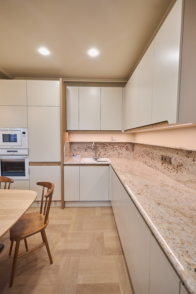 Кухня-столовая с завитком гюль