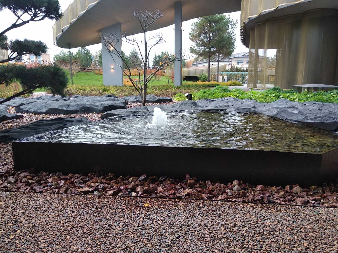 Фонтан с чашей из кортена