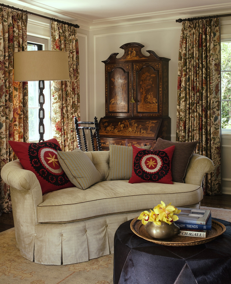 Inspiration for a traditional family room in Orange County.